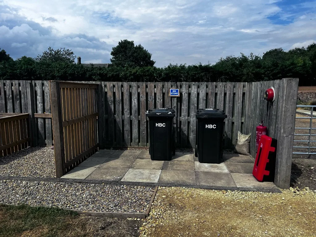 Bin store