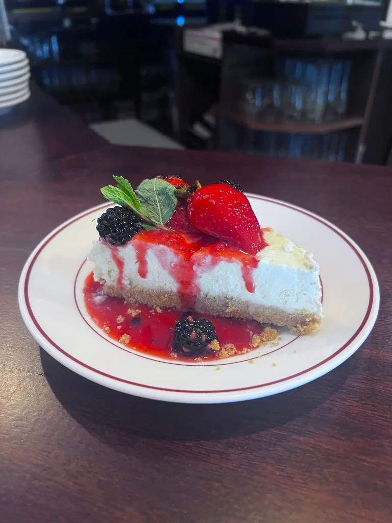 Cheesecake with berry sauce